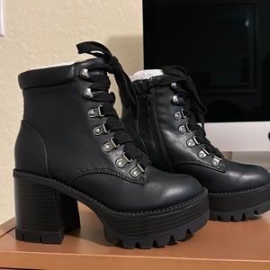 Size 5 Black Platform Boots